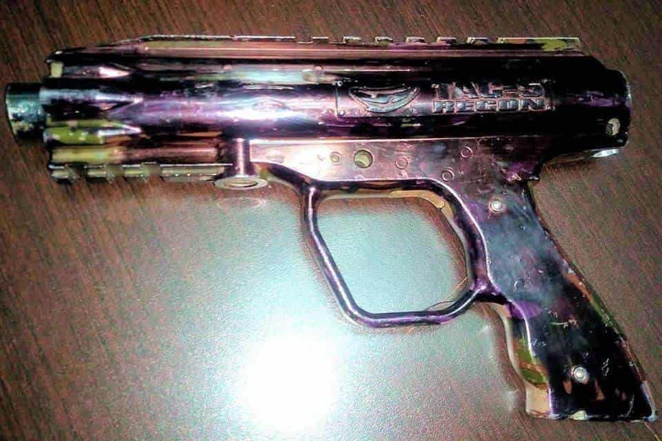 Los elementos estuvieron a punto de abatir a dos hombres que los amenazaron con un arma tipo escuadra