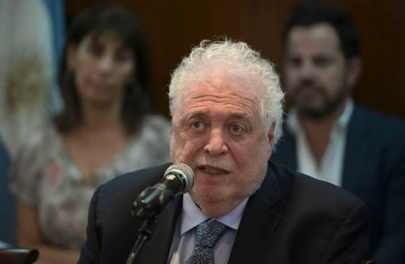 Renuncia ministro argentino por escándalo con vacunas