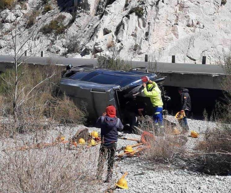 Deja volcadura ocho albañiles heridos Deja volcadura ocho albañiles heridos