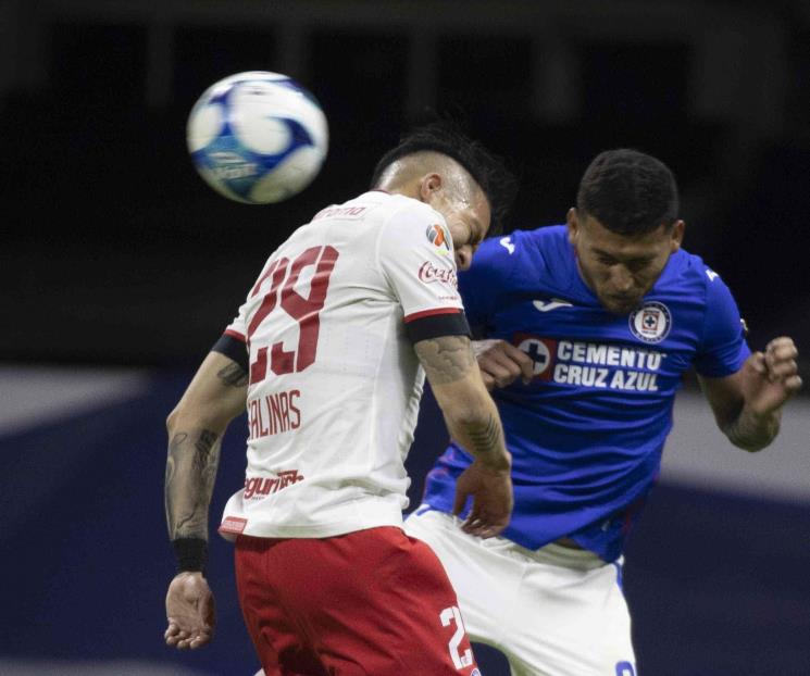 Cruz Azul vence a Toluca y es líder Cruz Azul vence a Toluca y es líder