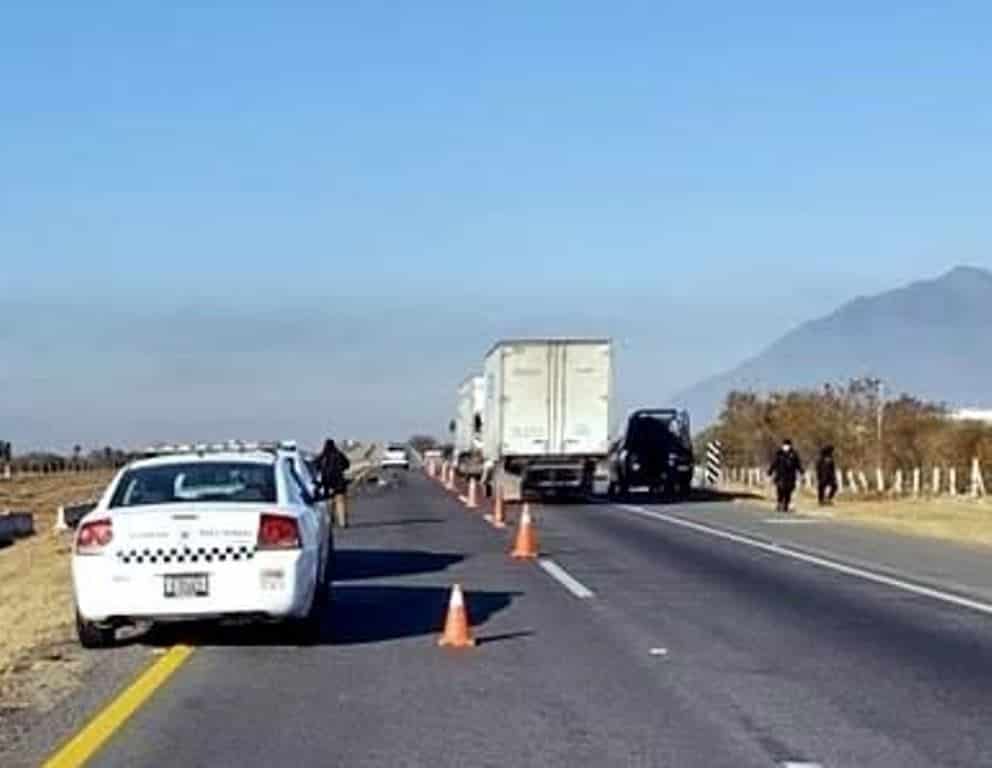 Investigan la muerte de un hombre encontrado sin vida a un costado del Anillo Periférico