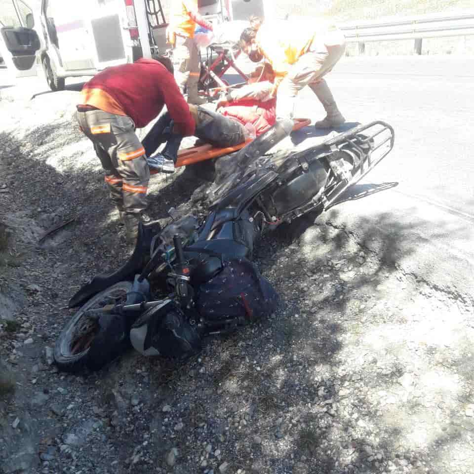 Terminó con diversas lesiones, después de derrapar su motocicleta