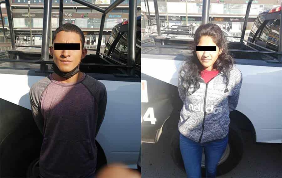 Arrestan a pareja en auto con reporte de robo Arrestan a pareja en auto con reporte de robo