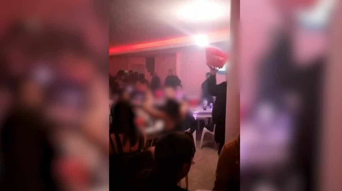 El bar se encontraba abierto y con más de 40 personas en el interior por una fiesta