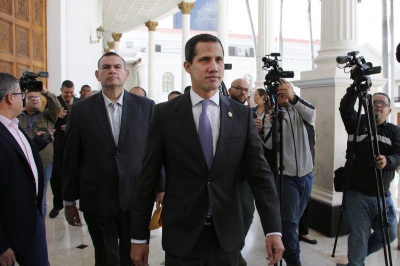 Inhabilitan a Juan Guaidó y otros 27 exdiputados