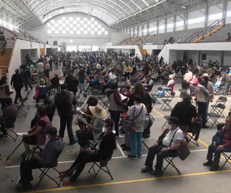 Genera protestas caos por vacunas Genera protestas caos por vacunas
