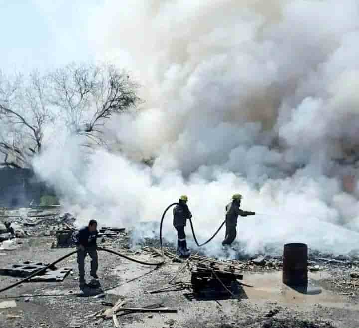 Se incendió una empresa recicladora de materiales, dentro de un Parque Industrial