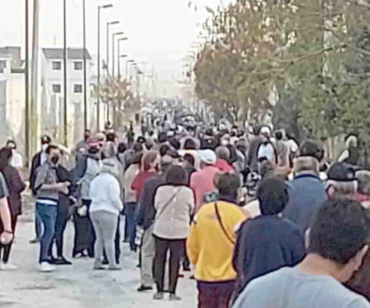 Genera caos vacunación en García Genera caos vacunación en García