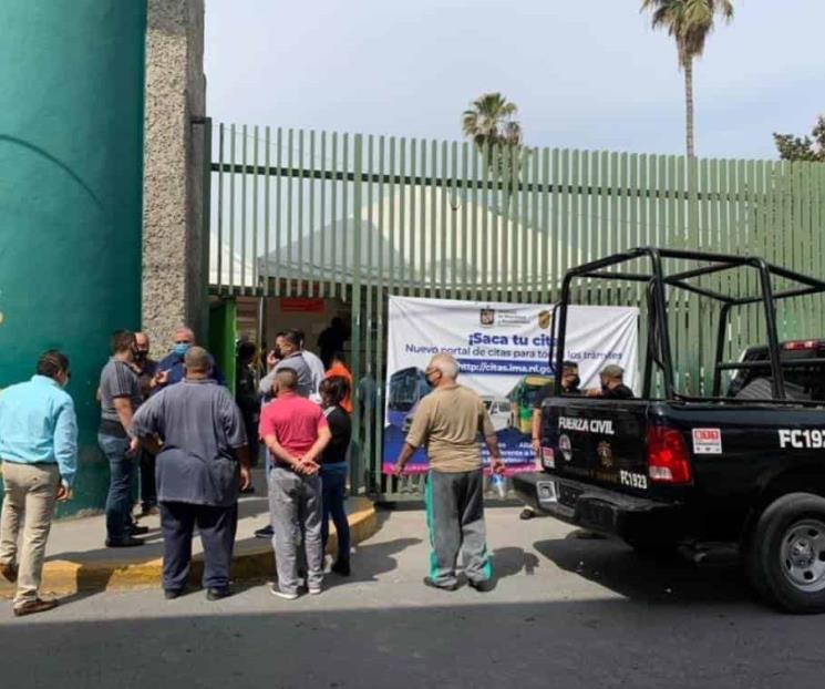 Se manifiestan taxistas independientes