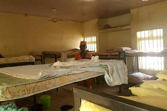 Liberan a más de 300 niñas secuestradas en Nigeria Liberan a más de 300 niñas secuestradas en Nigeria