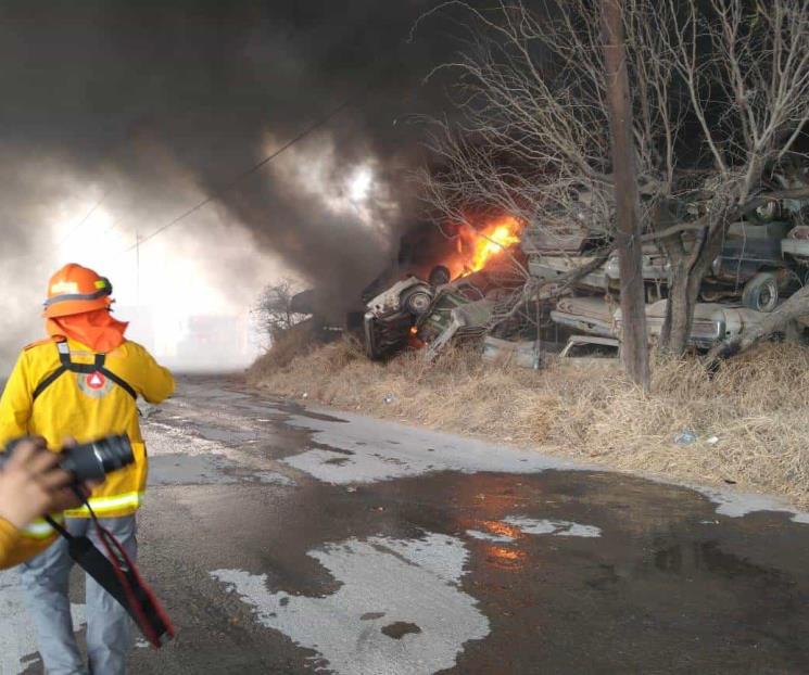 Acaba incendio con 800 vehículos