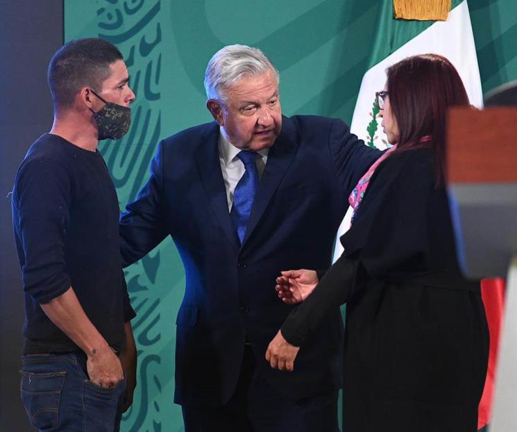 Burlan seguridad de Palacio Nacional
