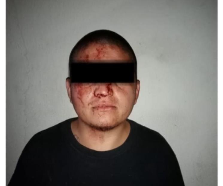 Detienen a hombre por agredir a su pareja con machete