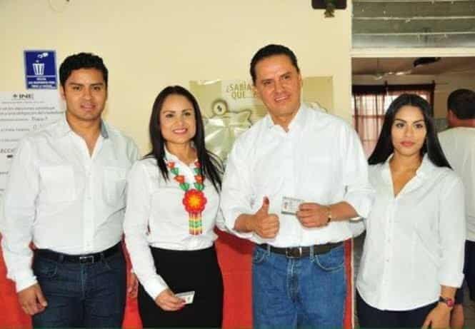 Ordenan aprehender al ex gobernador de Nayarit y a su hija