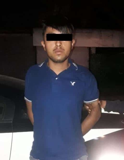 Se le encontró un arma de fuego en el vehículo en que viajaba
