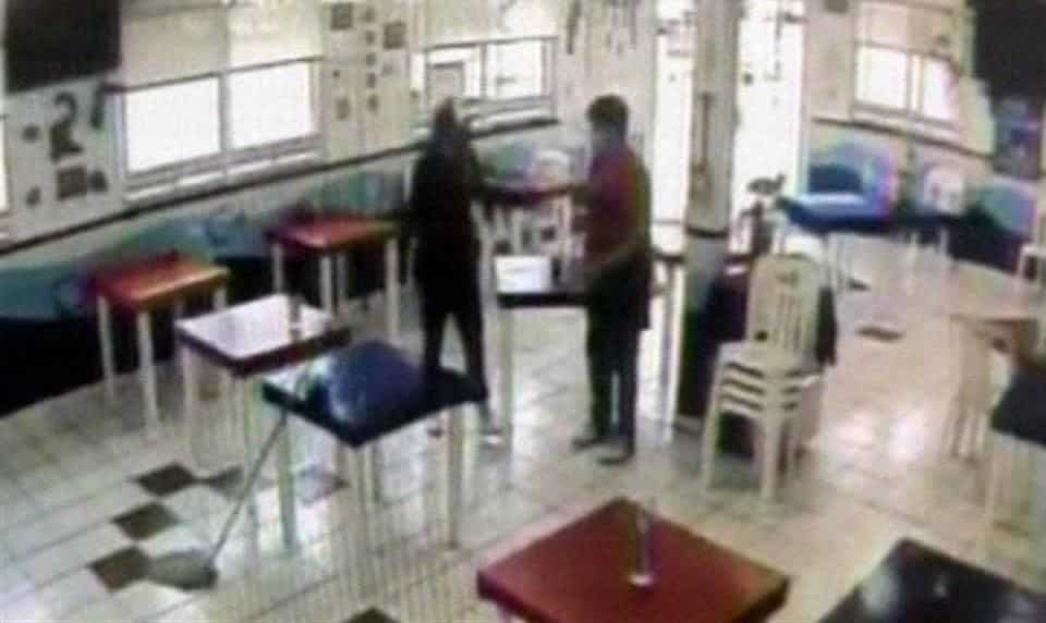 Buscan a dos delincuentes, que asaltaron con lujo de violencia un restaurante de mariscos