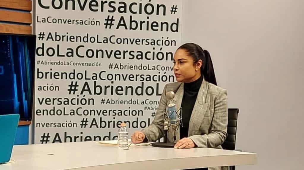 Esposa de Sandoval pide a AMLO detener persecución política