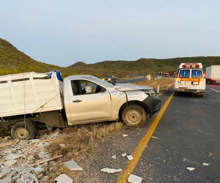 Resultan veracruzanos heridos en volcadura