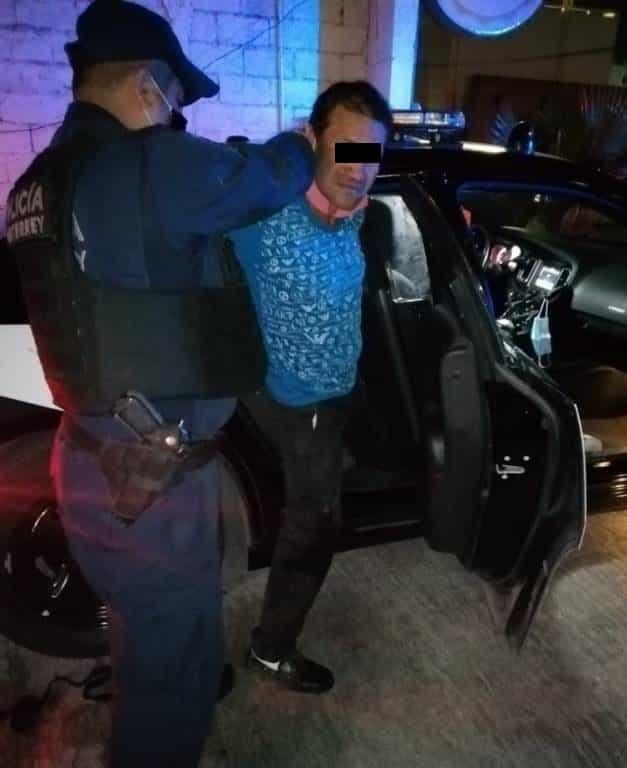 Arrestan a hombre por robo de focos en negocio