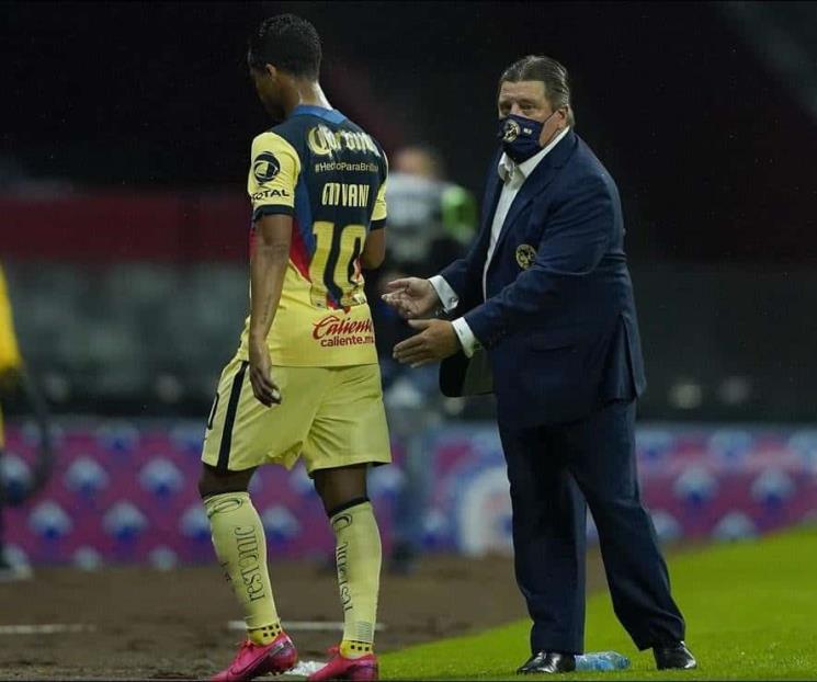 Chocan Miguel Herrera y Giovani dos Santos