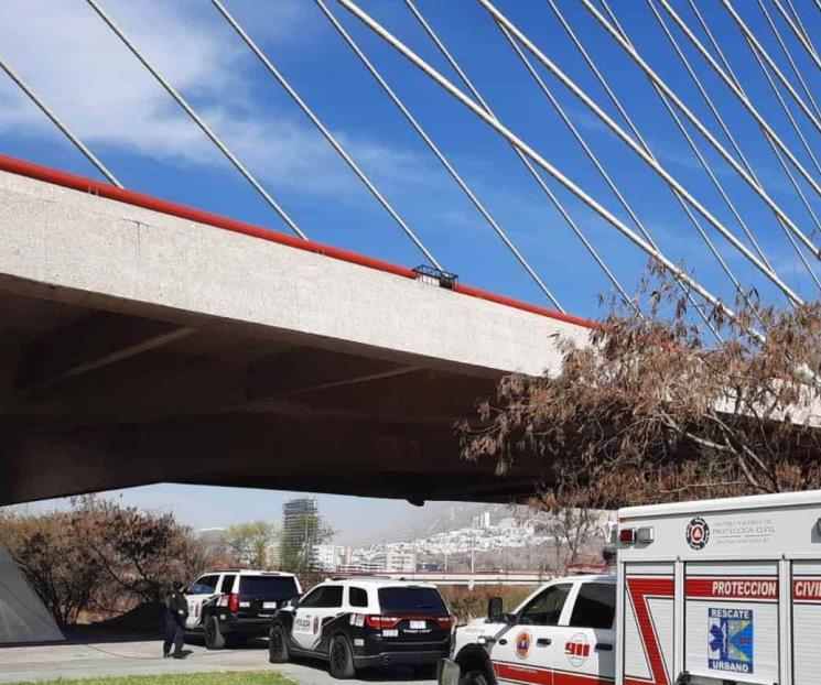 Encuentran a mujer sin vida bajo el Puente Atirantado