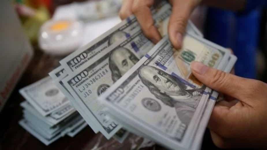 Dólar abre en 21.70 pesos en ventanillas