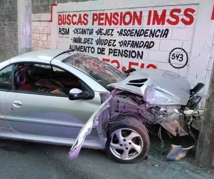 Muere conductora en estrellamiento