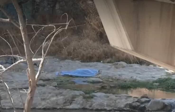 Hallan muerta a mujer en lecho de río