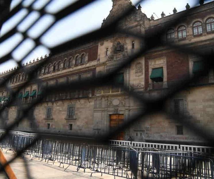 Vallas en Palacio Nacional no es porque tengamos miedo: AMLO