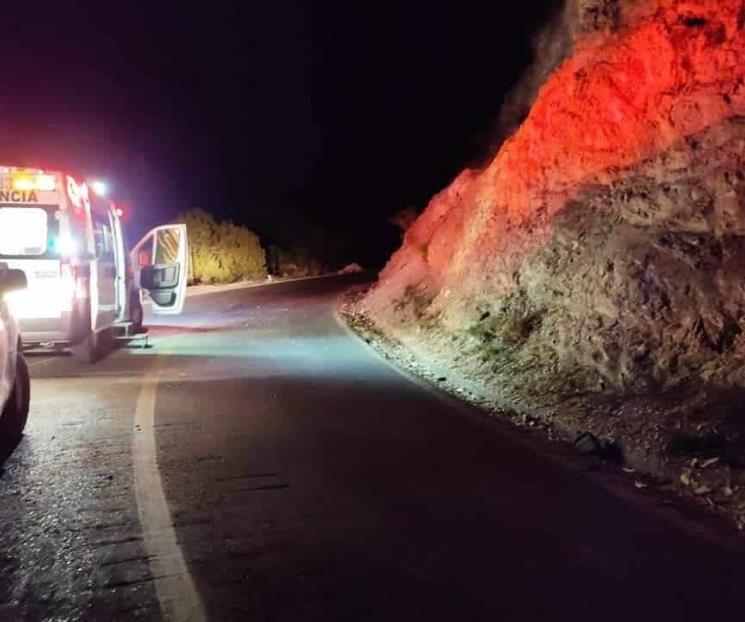 Resulta herido al volcar su auto