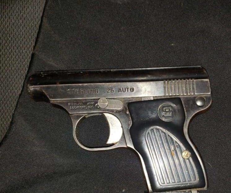 Cae con arma de fuego y droga