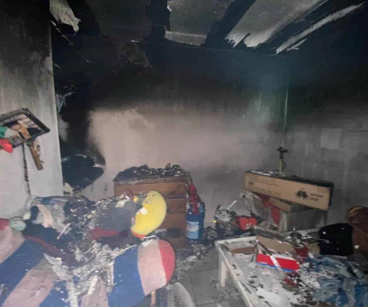 Se incendia domicilio en Santa Catarina
