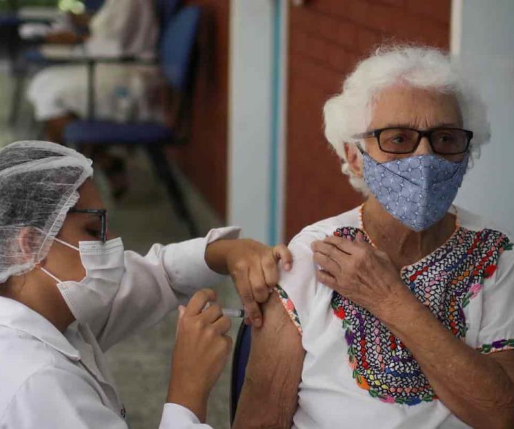 Van por inmunizar a 165 mil 556 abuelitos