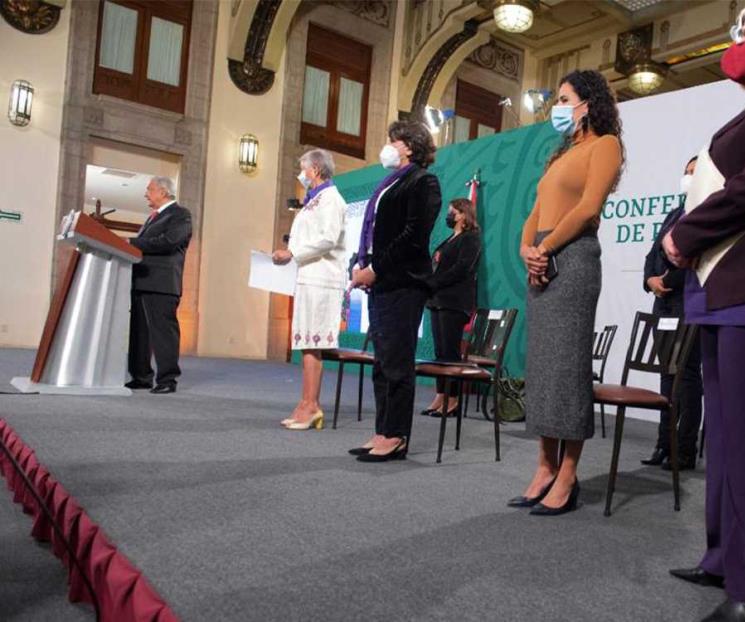 Habla AMLO sobre gabinete, omite feminicidios