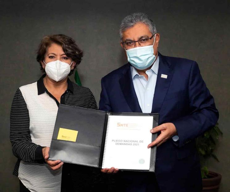 Entrega SNTE Pliego Nacional de Demandas a la SEP