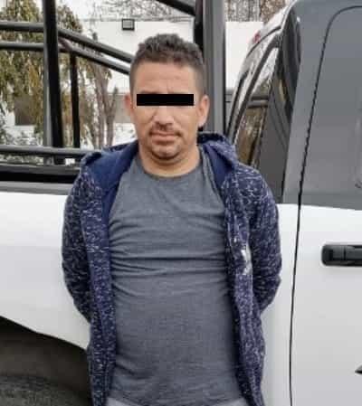 Arrestan a hombre en camioneta con reporte de robo Arrestan a hombre en camioneta con reporte de robo