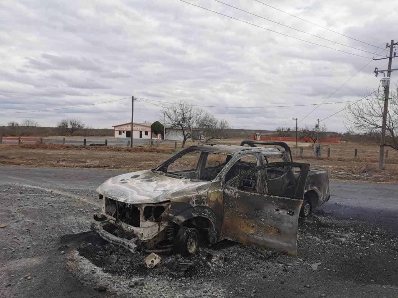 Cuando investigaban el hallazgo de una camioneta incendiada, elementos de Fuerza Civil fueron agredidos a balazos por delincuentes