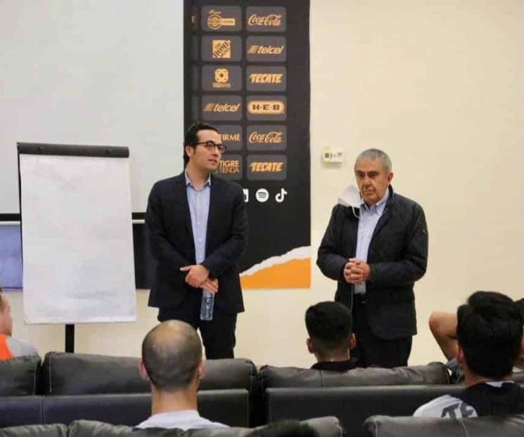 Visita Culebro a jugadores en entrenamiento