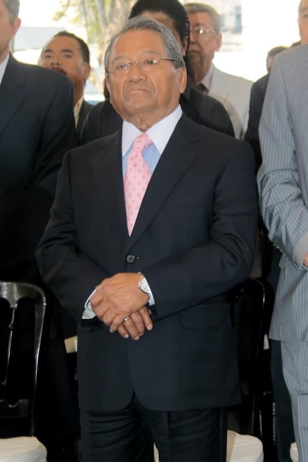 Manzanero dejó fuera de su testamento a uno de sus hijos