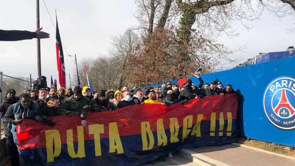 Afición del PSG calienta partido contra el Barza