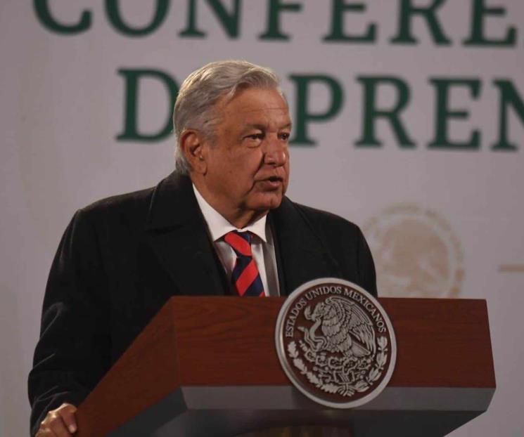 Destaca AMLO violencia en marcha de mujeres