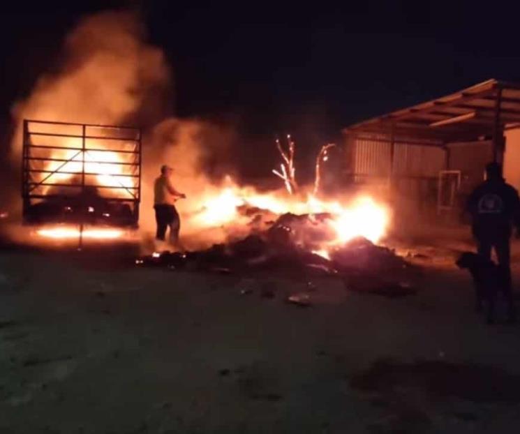 Arde empresa de escobas