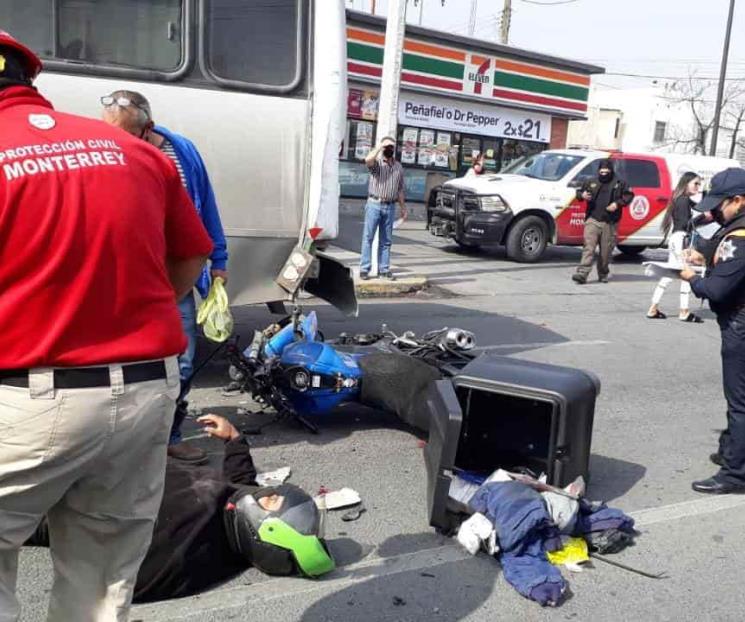 Queda motociclista lesionado en choque