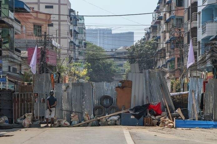 Allanan casas de huelguistas en Myanmar