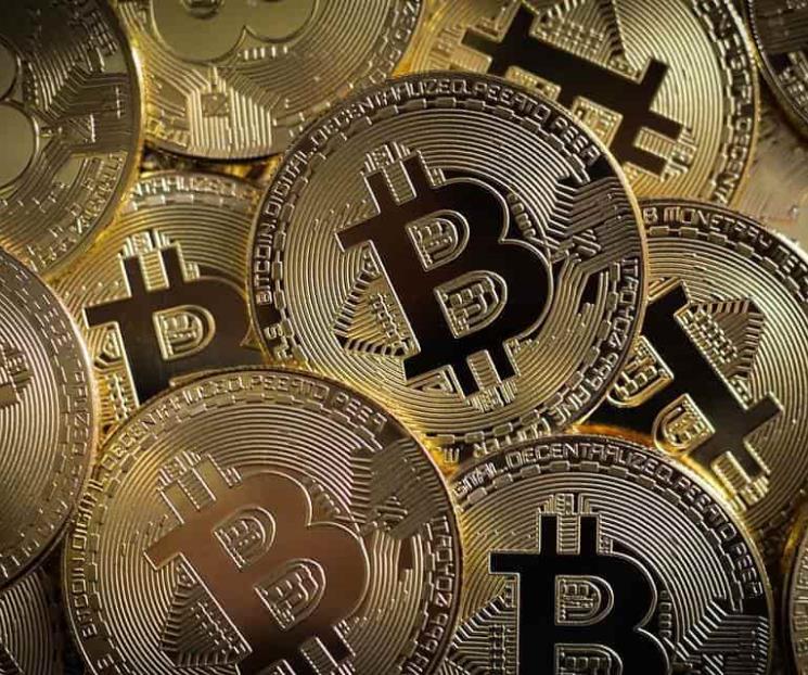 SAT y UIF vigilarán tarjetas y criptomonedas