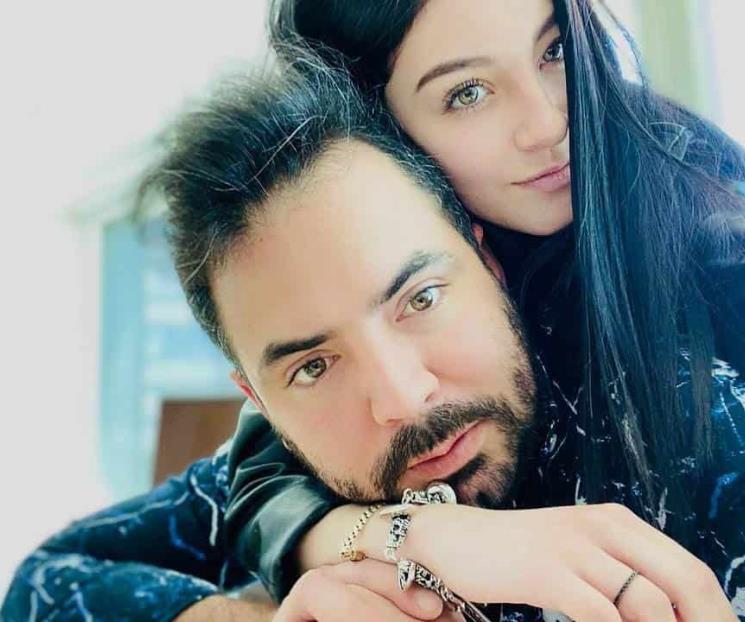 Novia de José Eduardo grita su amor a los cuatro vientos