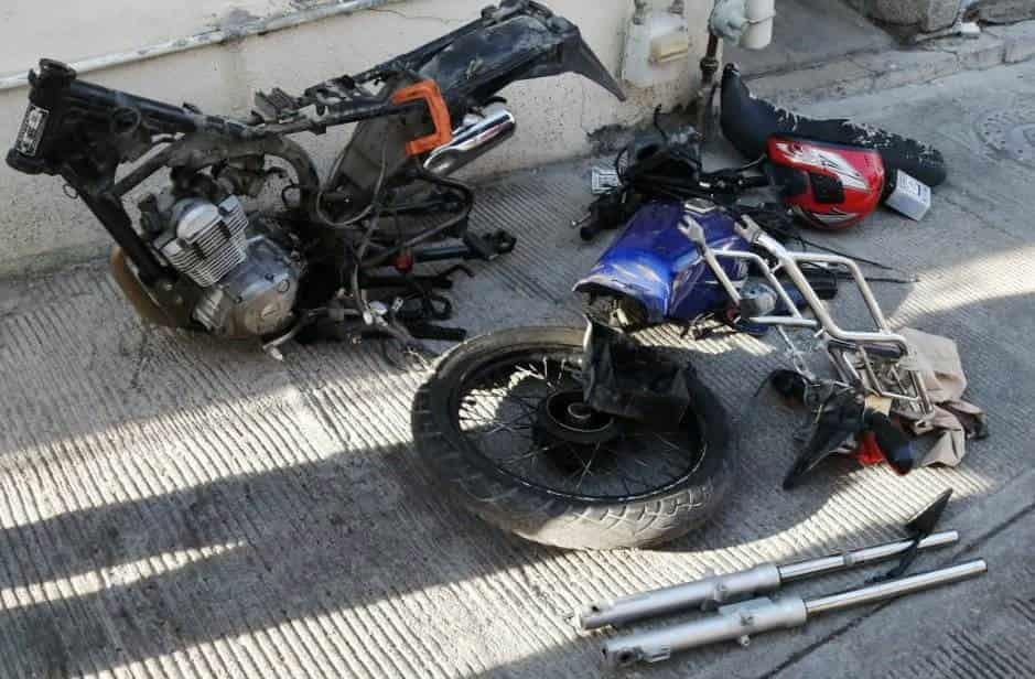 Desmantelan moto robada