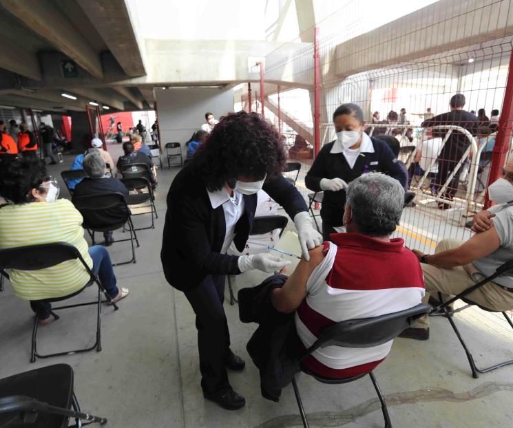 Advierten falsas llamadas a nombre de Locatel sobre vacuna