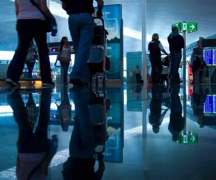 Restringe Argentina vuelos tras regreso de jóvenes con Covid