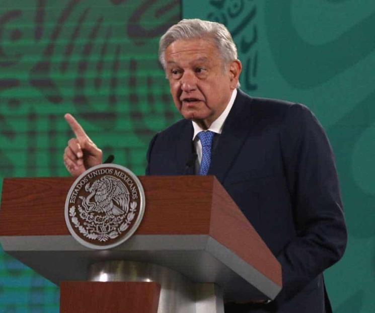 AMLO promete reforma para reducir trámites a empresas